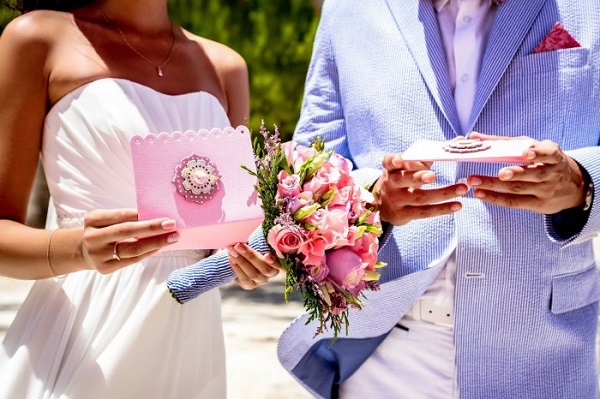 Свадебные клятвы молодожёнов: правила и секреты