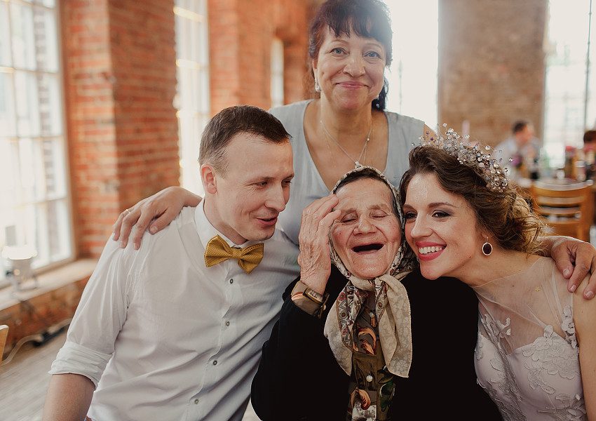 Бабушки и дедушки на свадьбе: как обеспечить им комфорт