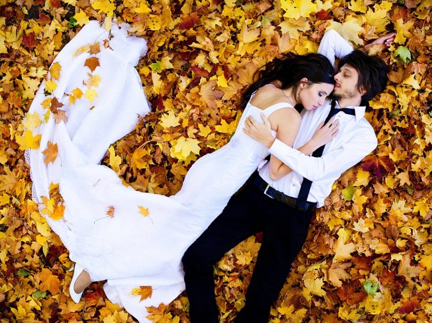 Свадьба в октябре-2020: плюсы, народные приметы и хорошие даты